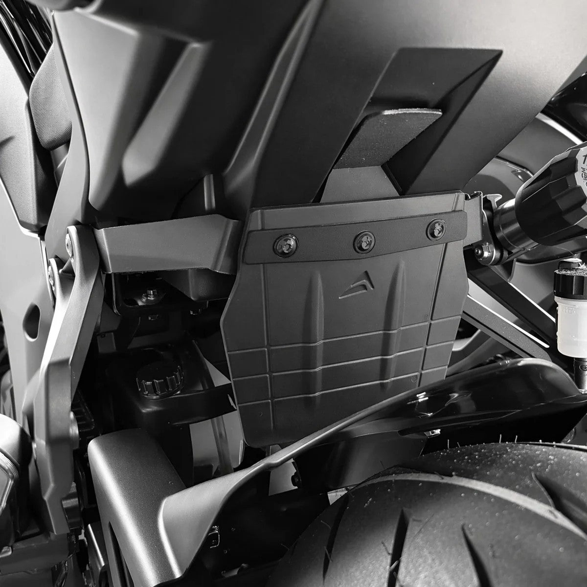 Pyramid Shock Shield, Black for Kawasaki Ninja 1000 SX '20-'24, Ninja 1100 SX '25-, Ninja 1100 SX SE '25-, Z 1000 '11-'19, Z 1000 SX '14-'19, Z 1100 '26- & Z 1100 SE '26- Main image