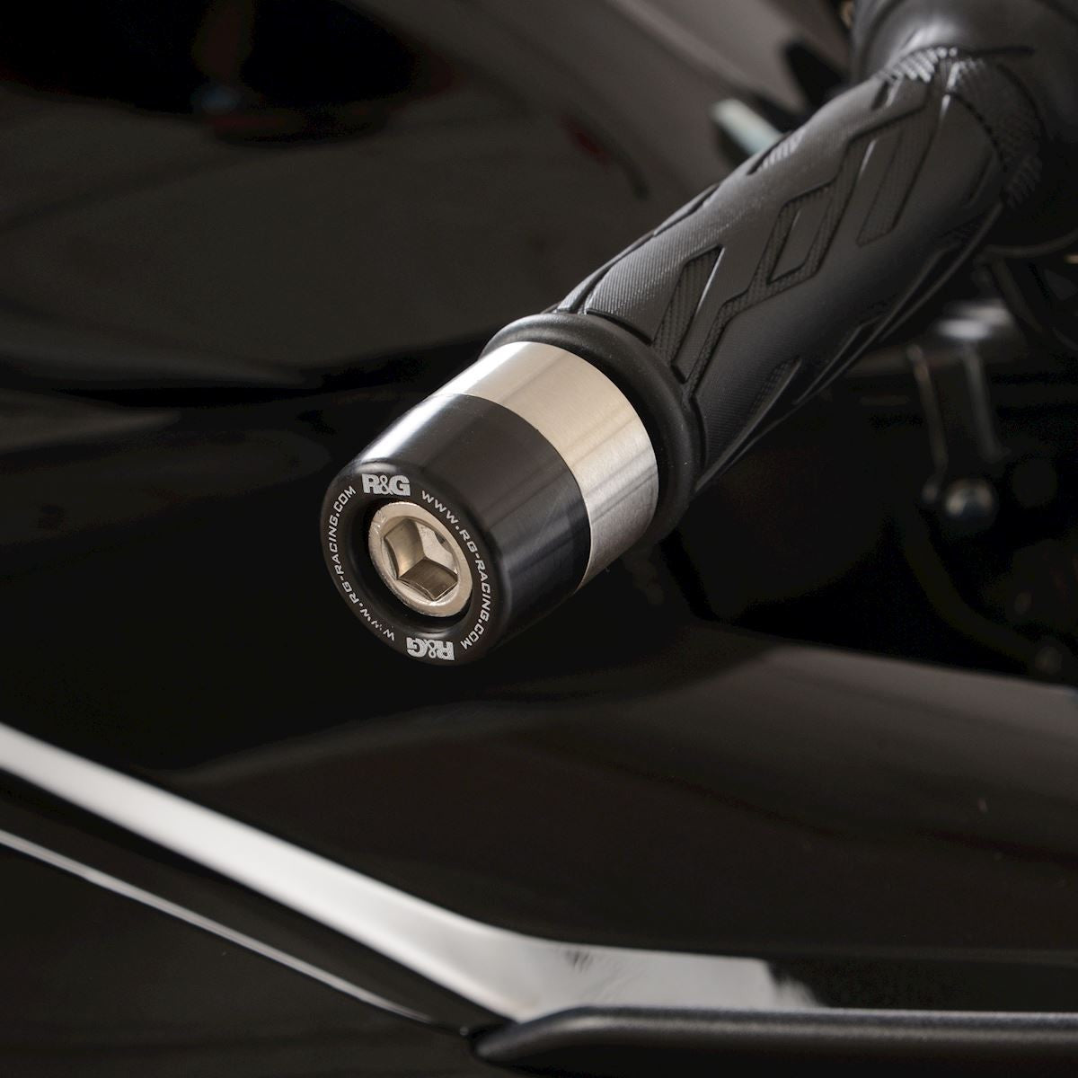 Bar End Sliders for Suzuki Hayabusa '21- Main image