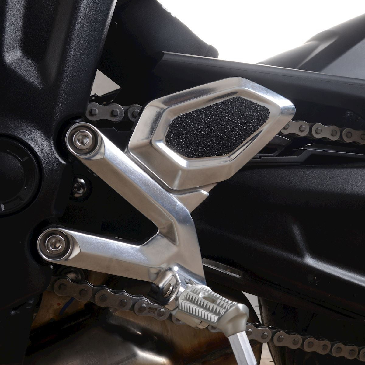 R&G Boot Guard Kit for Triumph Trident 660 '21- Main image