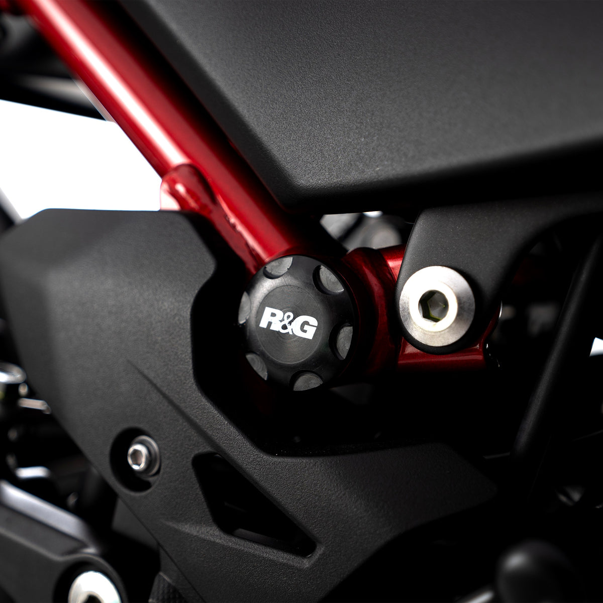 Frame Plug for Kawasaki  Ninja 7 Hybrid HEV / Z 7 Hybrid HEV  '24-, Ninja 400/250 '18-, Z500 (Ninja) '24-,  Z400/ Z250 '19- & Benelli TNT 125 '17- (RHS or LHS) Main image