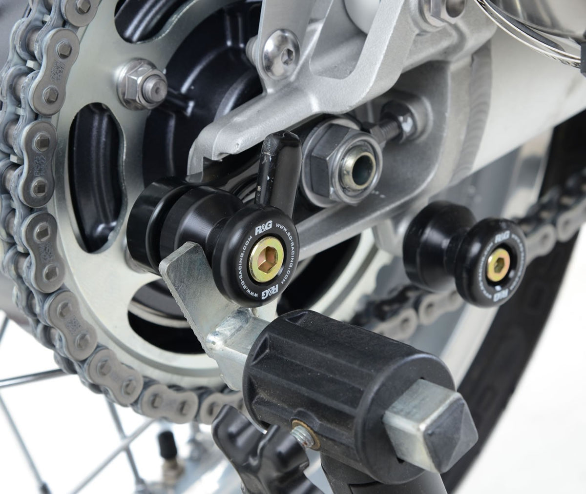 Offset Cotton Reels for Triumph Street Twin '16-, Thruxton 1200 / R '16-, Speed Twin 1200 '19-'21, Scrambler 1200 XC/XE '19-, Scrambler 900 '23- & Speed Twin 900 '22- '24