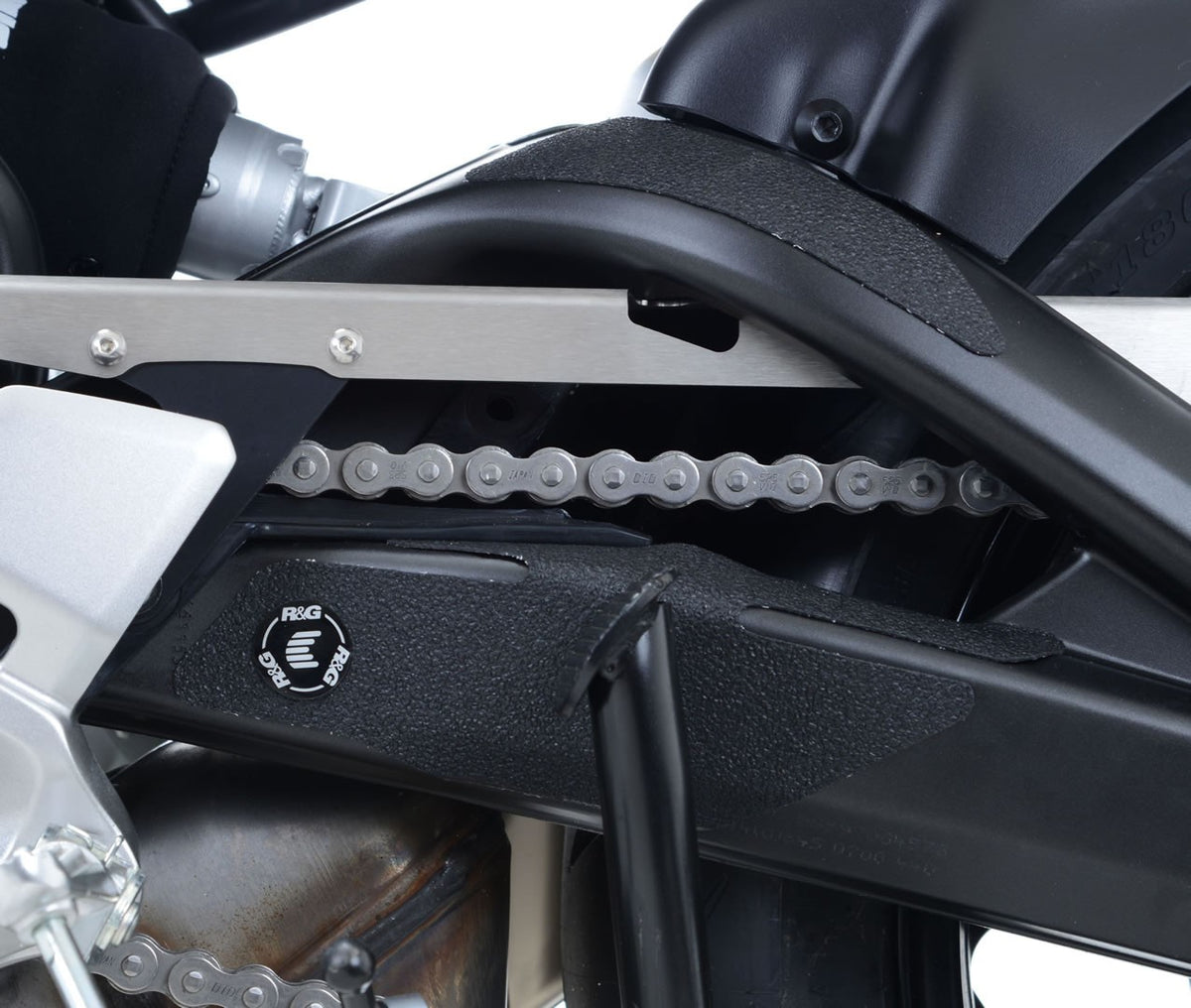 R&G Boot Guard Kit for Yamaha MT-09 '13-'20 (FZ-09) (FJ-09) ,SP '18-'20 & Tracer 900GT '18-'20, XSR900 '16-'21 model.