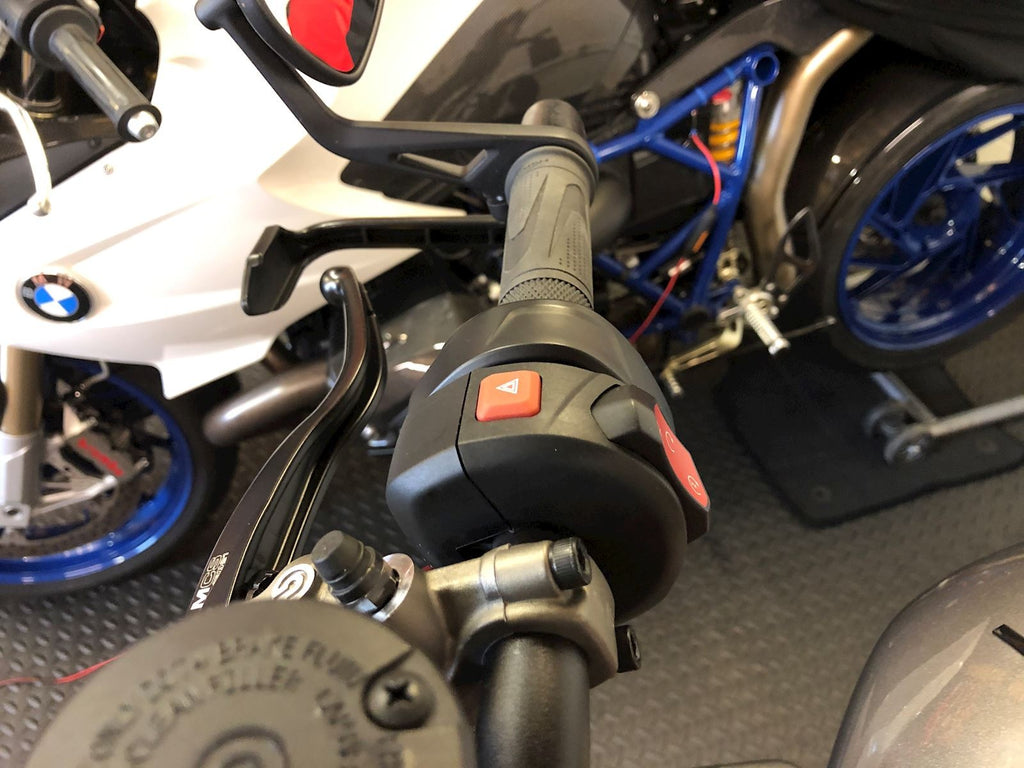 R&G Brake Lever Guard for Suzuki GSX-S750 '17- '24, Triumph Street Triple  R/RS 765 '17-, Street Triple S 765 '17- '20, Yamaha YZF-R6 '17-, Aprilia Tuono 660 '21- '24, Honda Dax 125 '22- & MSX125 GROM '13-