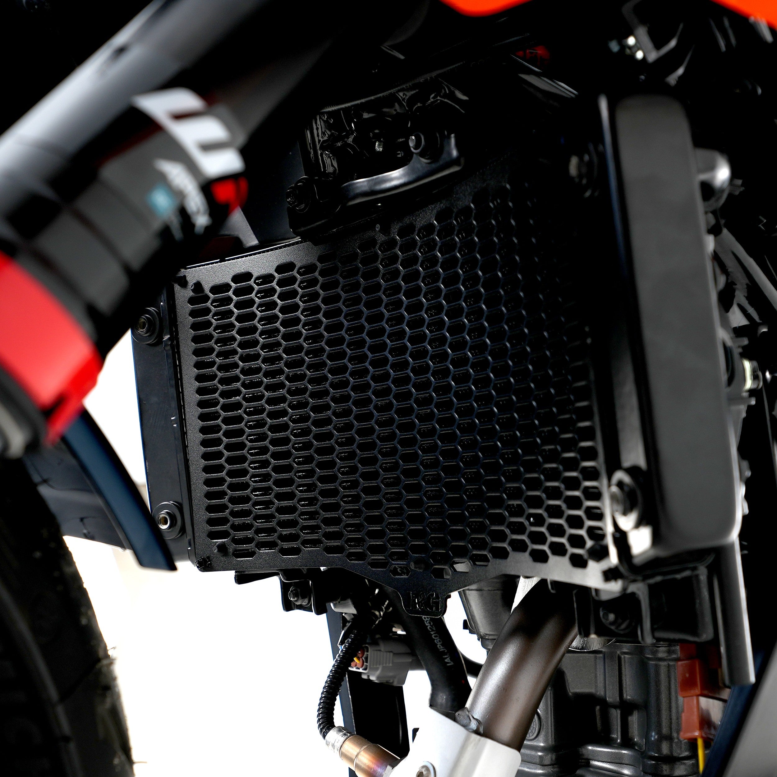 PRO Radiator Guard for KTM RC 390 / 125 / 200 '22-, 390 Adventure R '25-, Duke 125 '24- /250/390 2024,Husqvarna Vitpilen 401 '24-