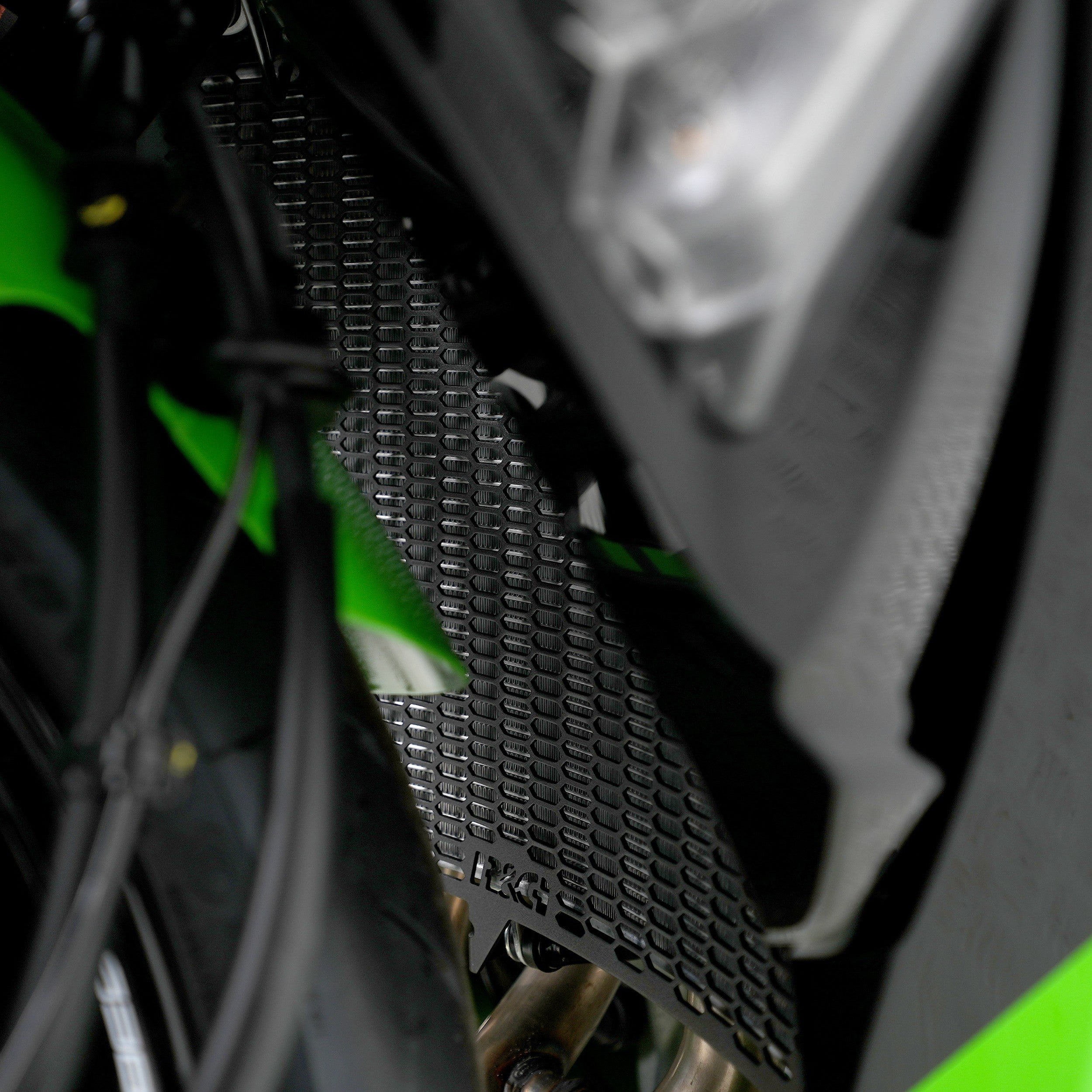 PRO Radiator Guard for Kawasaki ZX-6R '19- & ZX636 '13- '18
