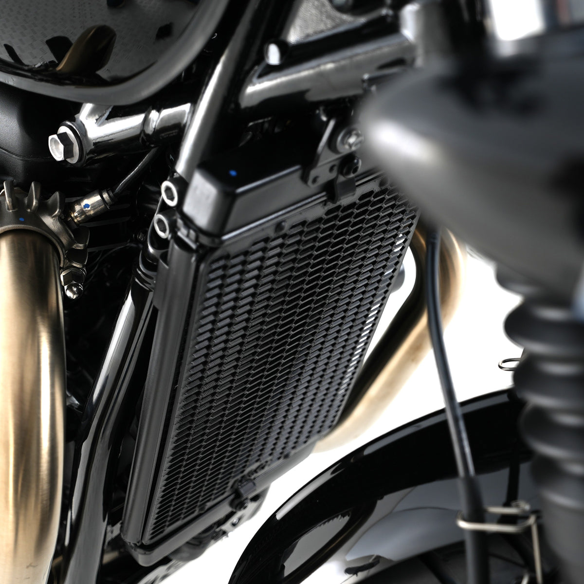 PRO Radiator Guard for Triumph Bonneville Bobber '17-, Black '18-'20 & Speedmaster '18-