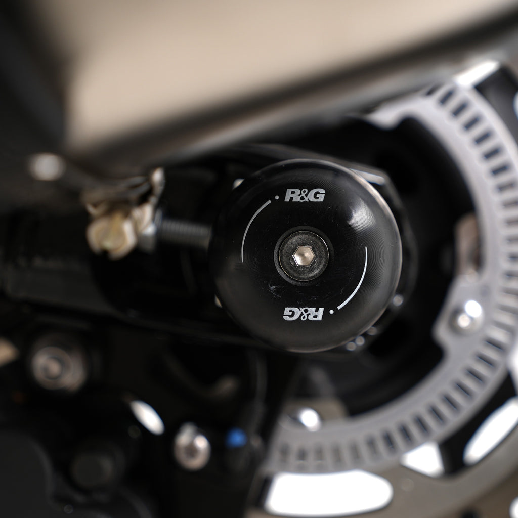 Swingarm Protectors for the Triumph Thruxton 1200 '16-, Thruxton 1200R '16-, Triumph Street Twin '16-, Speed Twin 1200 '19-'21, Scrambler 1200 XC/XE '19-, Speed Twin 900 '22- '24, Bonneville bobber '21- & Scrambler 900 '23-