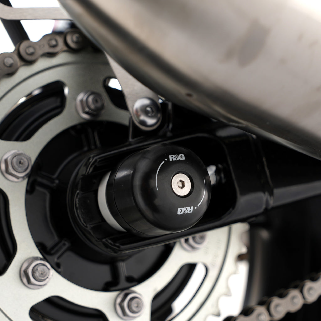 Swingarm Protectors for the Triumph Thruxton 1200 '16-, Thruxton 1200R '16-, Triumph Street Twin '16-, Speed Twin 1200 '19-'21, Scrambler 1200 XC/XE '19-, Speed Twin 900 '22- '24, Bonneville bobber '21- & Scrambler 900 '23-
