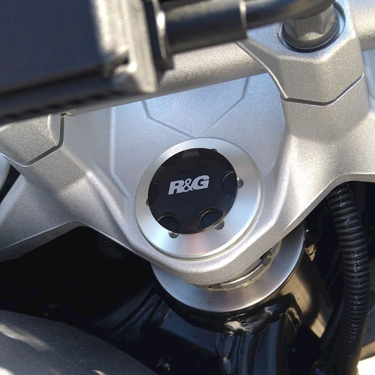 Top Yoke Cap for Aprilia Tuareg 660 Rally '25-, KTM 390 Adventure R '25-, Kawasaki Ninja 650 '17- '24-, BMW F900R/XR '20- & F900GS '24-