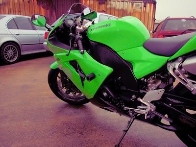 Crash Protectors - Classic Style  for Kawasaki ZX-10R '06-'07 c/w Water Bottle.